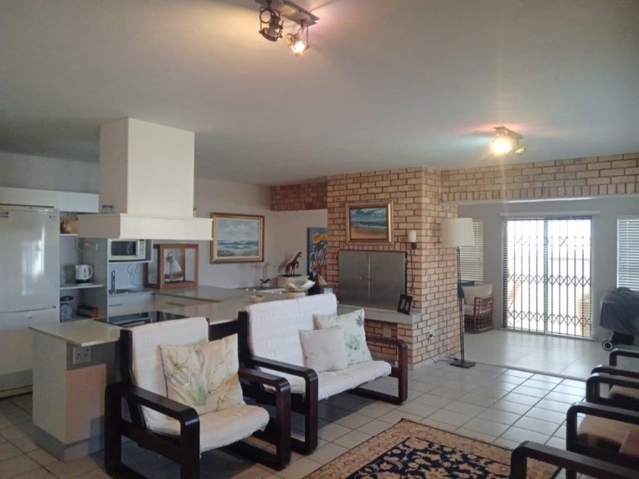 5 Bedroom Property for Sale in Wavecrest Eastern Cape